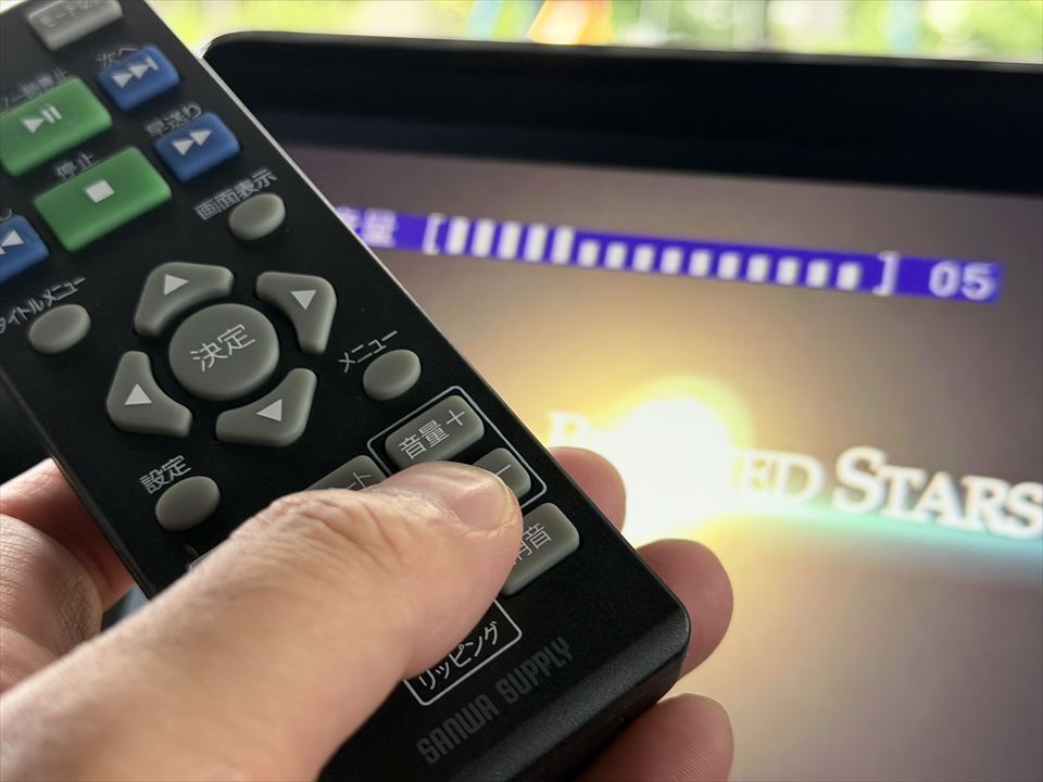 DVDの操作はリモコンで